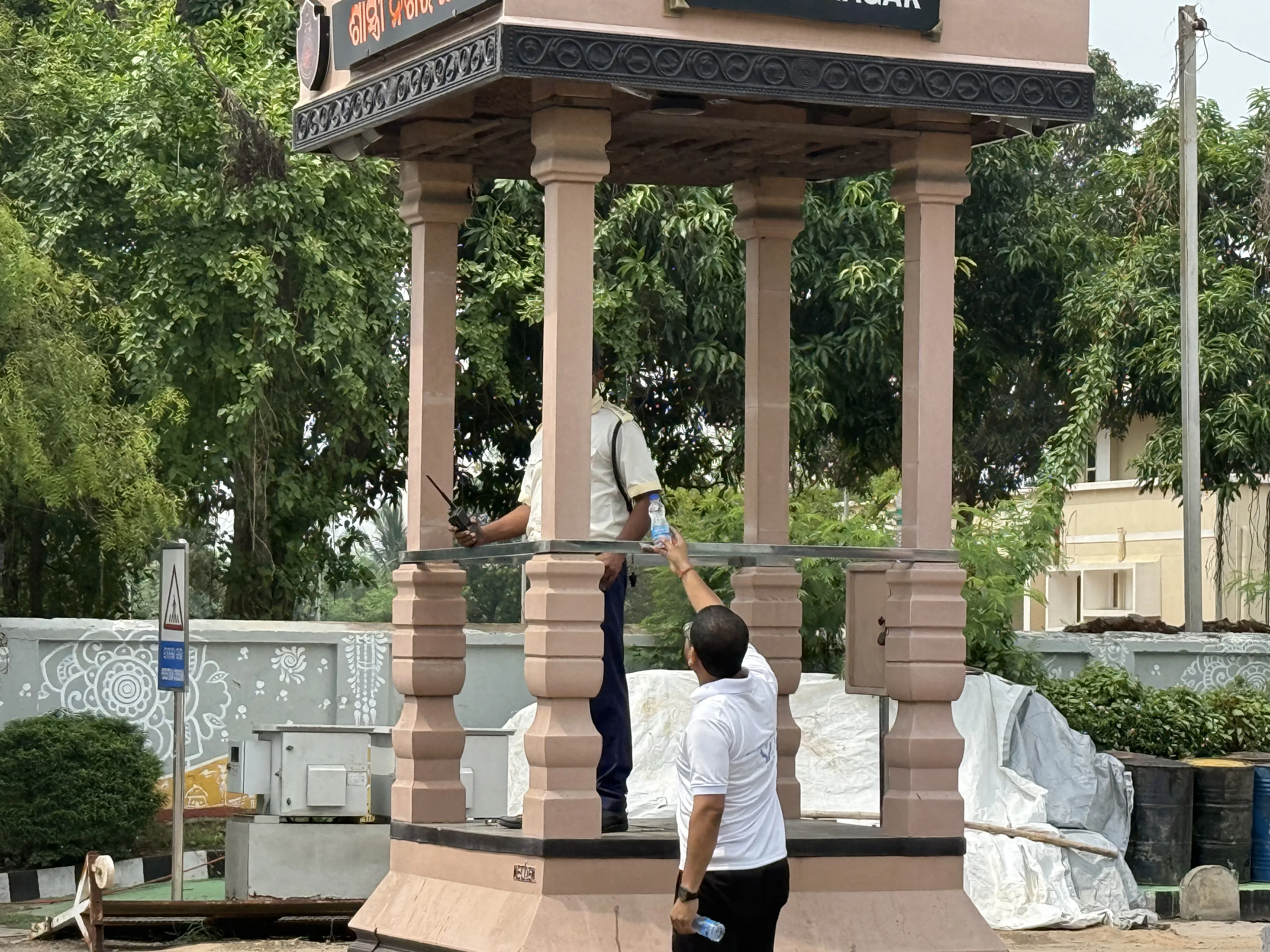 Volunteers distributing relief